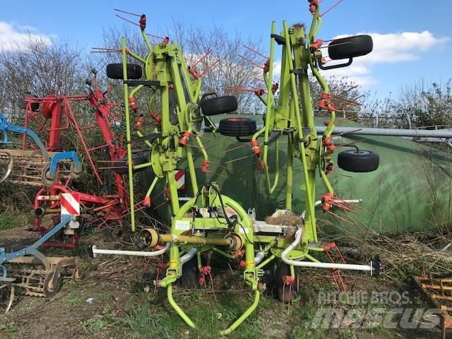 CLAAS Volto 900 Pöyhimet ja haravat