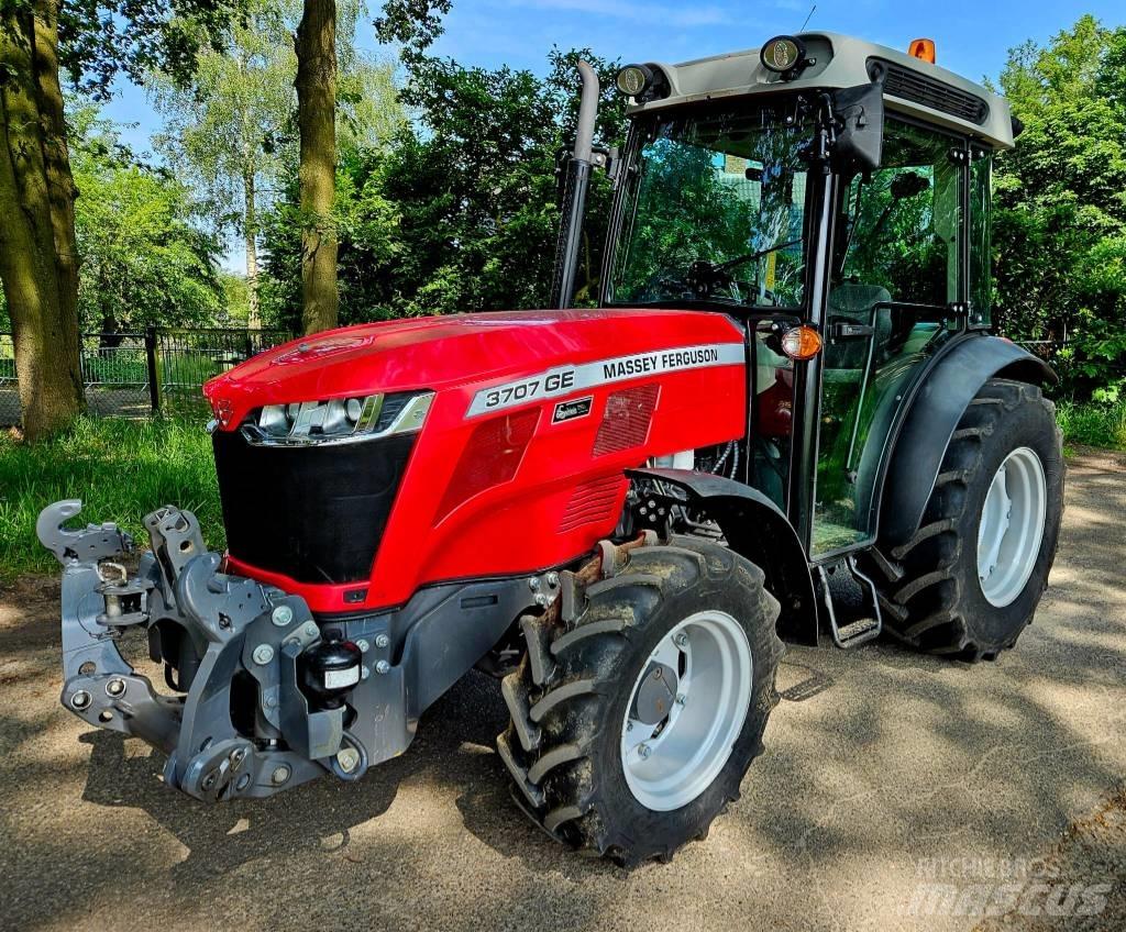 Massey Ferguson 3707 Traktorit