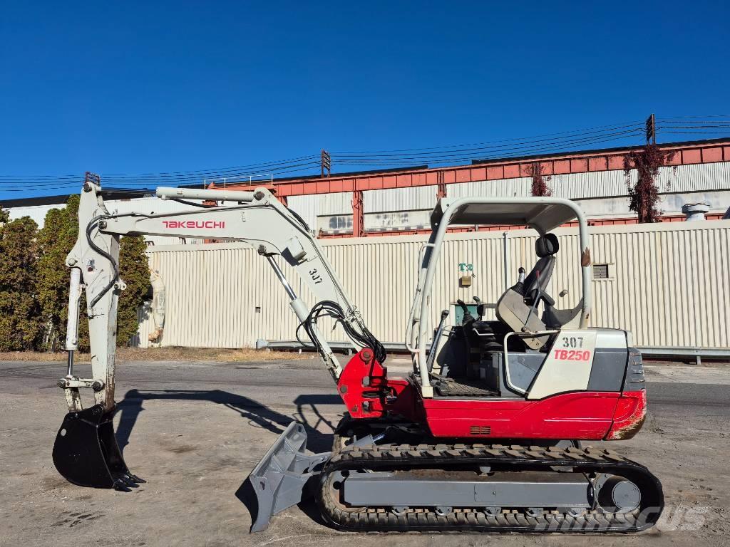 Takeuchi TB 250 Telakaivukoneet