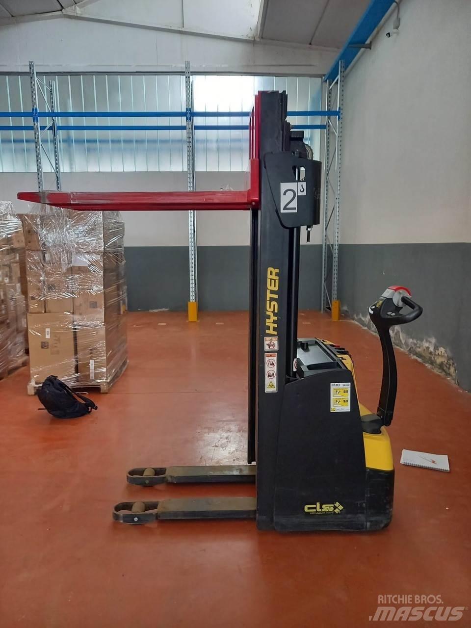 Hyster S1.2 Käyden ajettavat pinoamistrukit