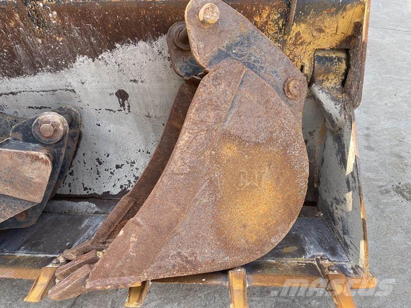 CAT 428 F Kaivurikuormaajat