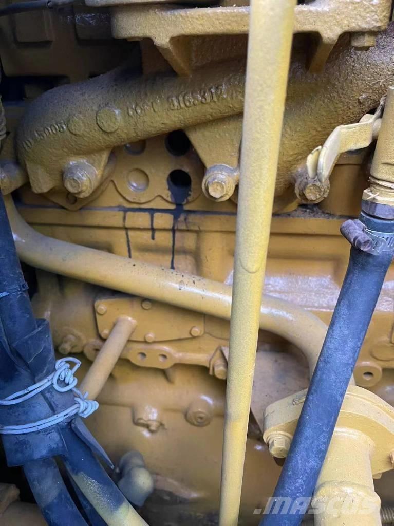 CAT D5N Telaketjupuskutraktorit
