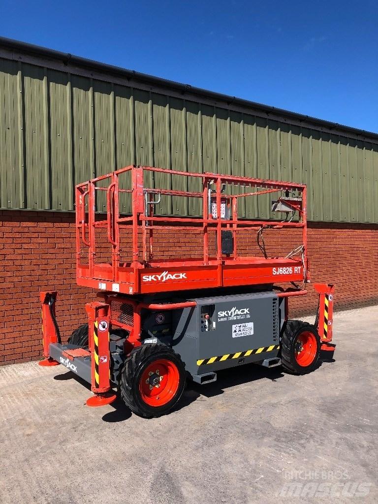 SkyJack SJ 6826 RT Saksilavat