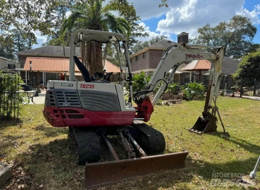 TAKEUCHI TB235 Telakaivukoneet