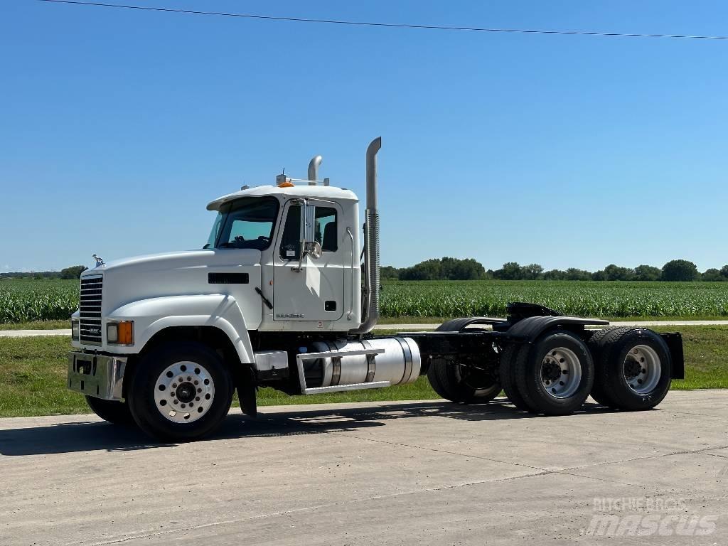 Mack CH 613 Vetopöytäautot