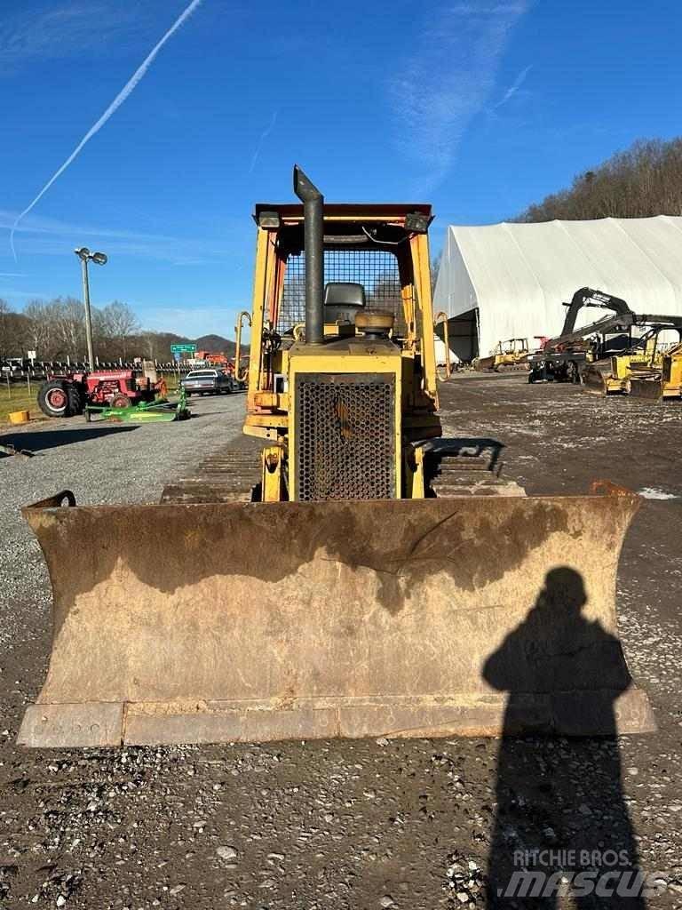 CAT D5C Telaketjupuskutraktorit