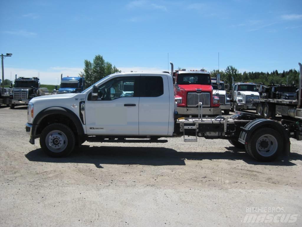 Ford F 550 Vetopöytäautot