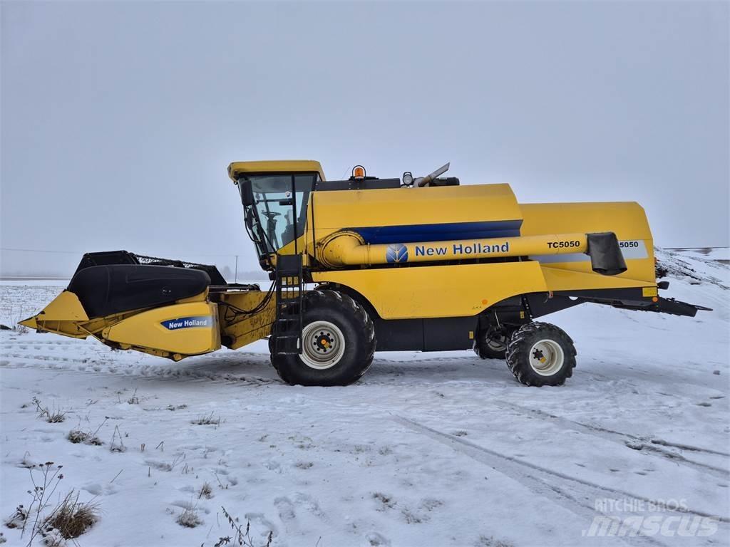 New Holland TC5050 Leikkuupuimurit