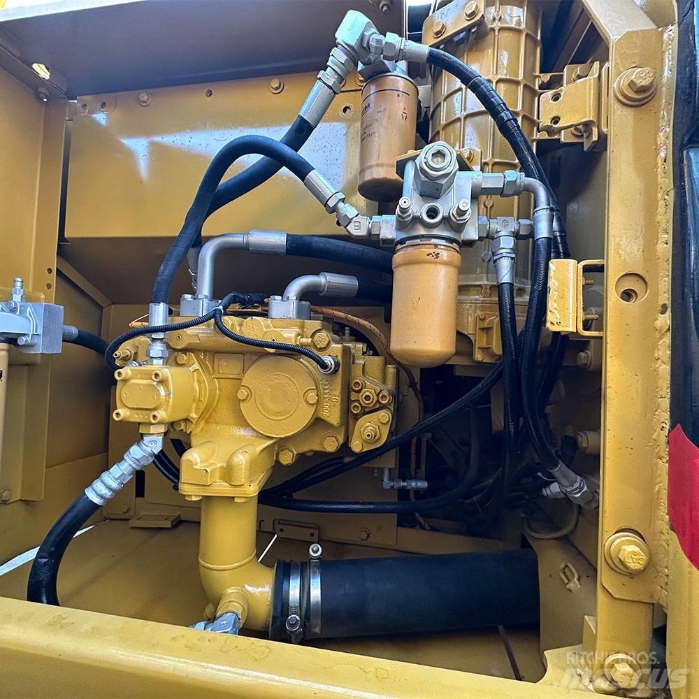 CAT 323 D Telakaivukoneet