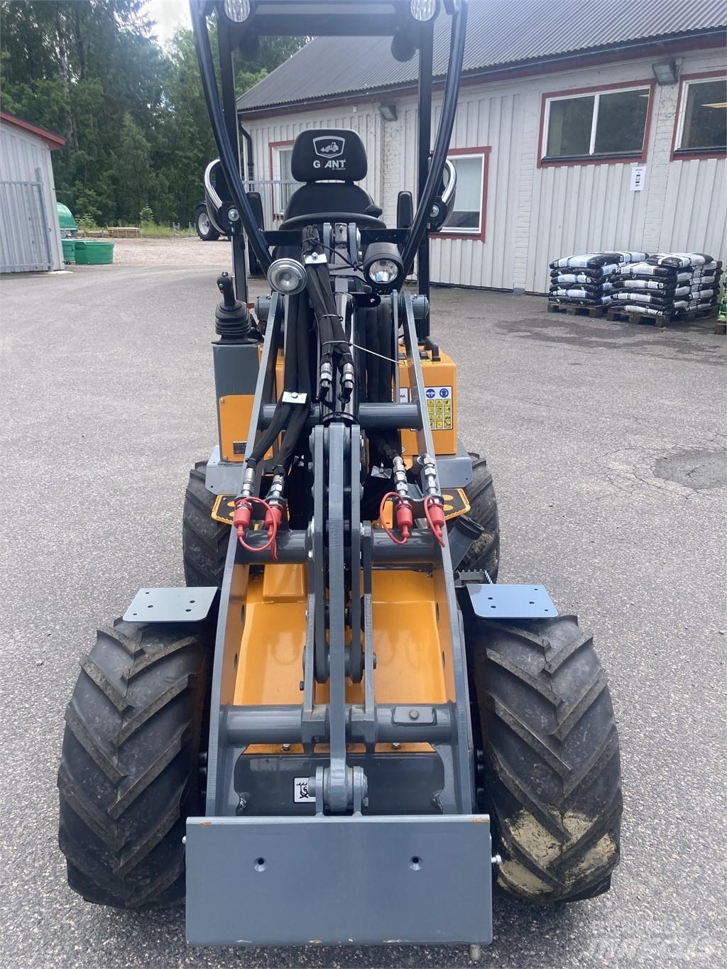 GiANT G1100 Yleiskuormaajat