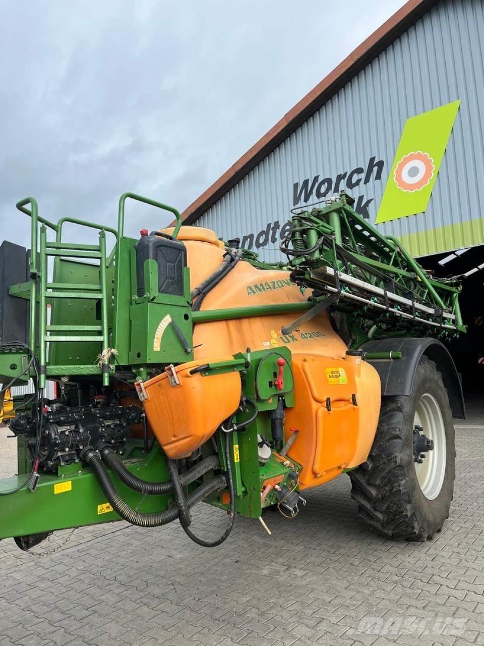 Amazone UX 4200 Hinattavat ruiskut