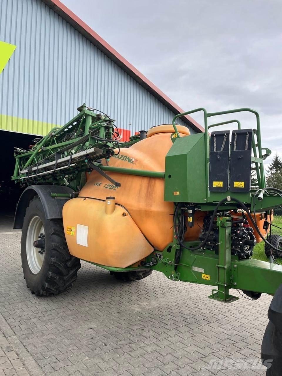 Amazone UX 4200 Hinattavat ruiskut