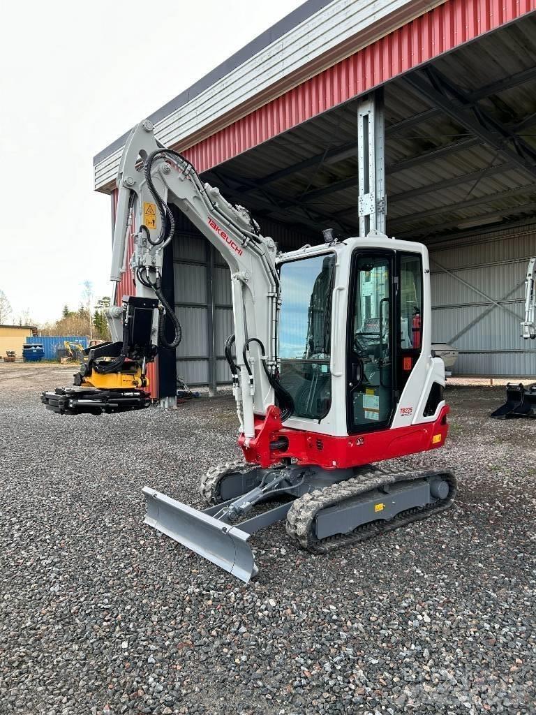 Takeuchi TB225 Minikaivukoneet < 7t