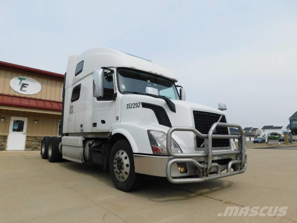 Volvo VNL Vetopöytäautot