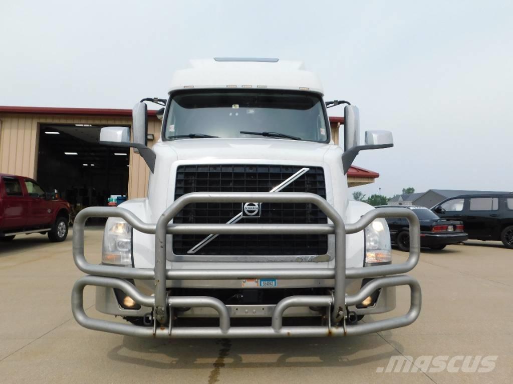 Volvo VNL Vetopöytäautot