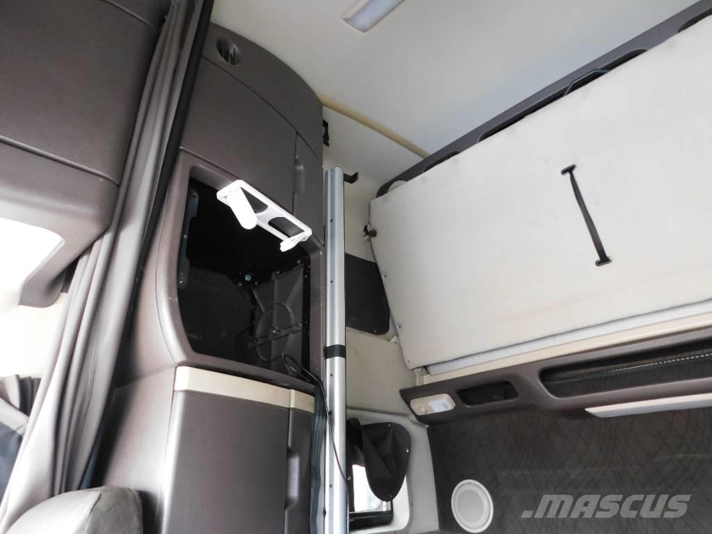 Volvo VNL Vetopöytäautot