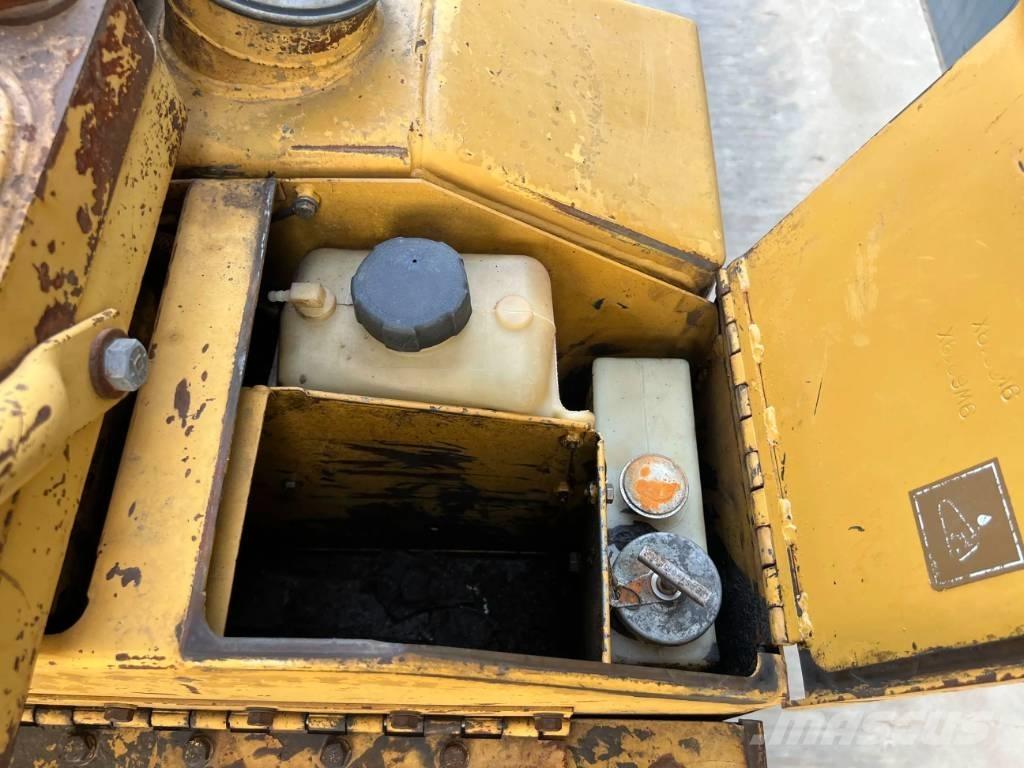 CAT D7H Telaketjupuskutraktorit