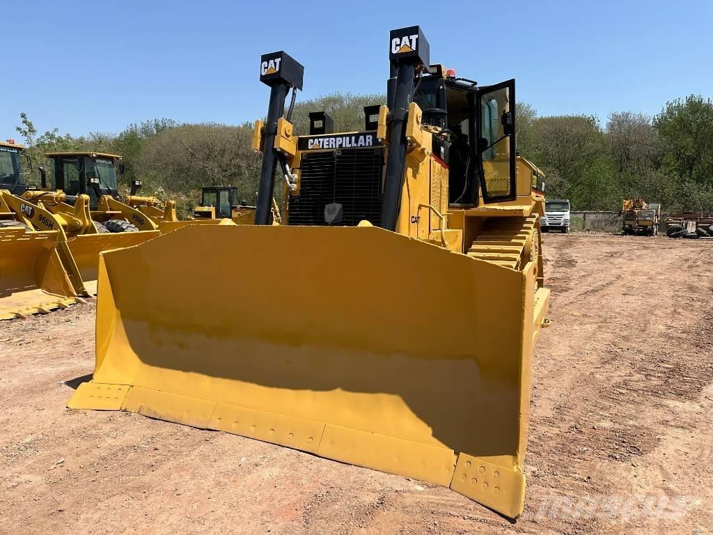 CAT D8R Telaketjupuskutraktorit