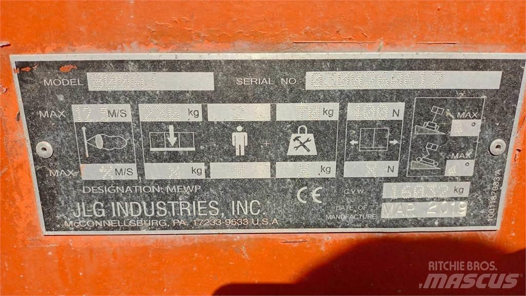 JLG 800AJ Kuukulkijat