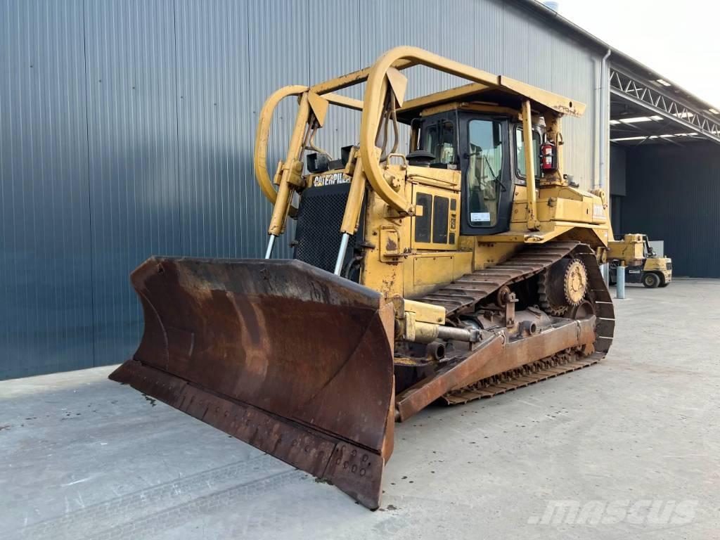 CAT D7H Telaketjupuskutraktorit