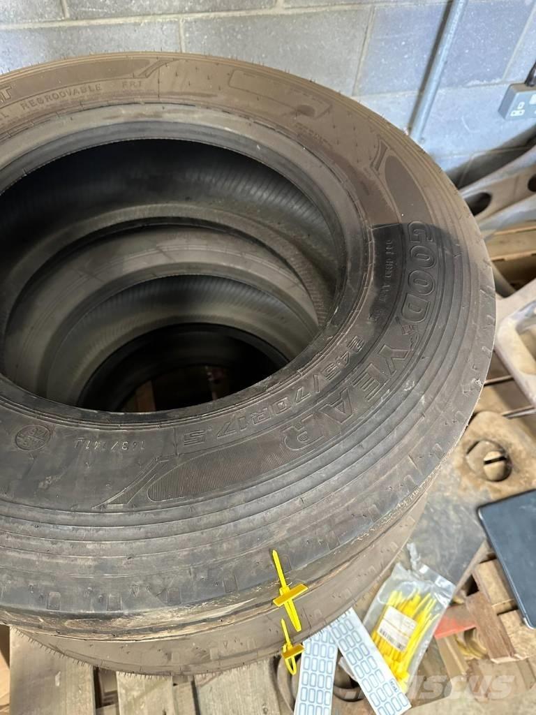 Goodyear 245/70R17 Renkaat ja vanteet