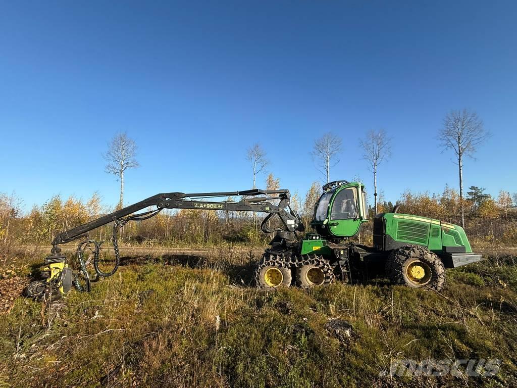 John Deere 1070 E Harvesterit
