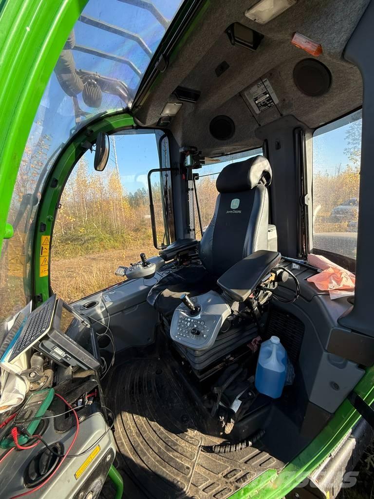 John Deere 1070 E Harvesterit