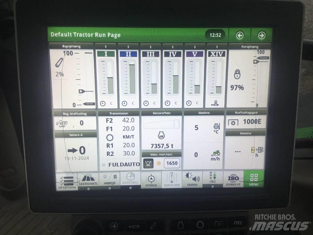John Deere 6215 R Traktorit