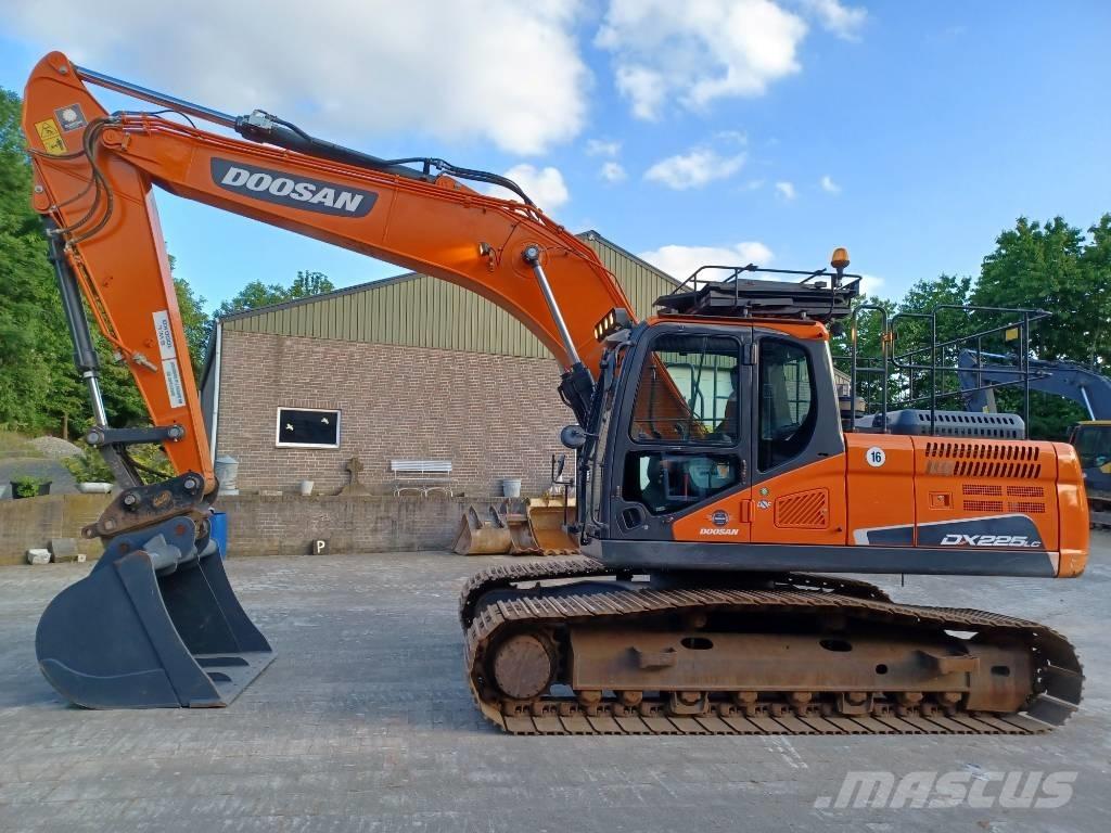 Doosan DX 225 LC-5 Telakaivukoneet