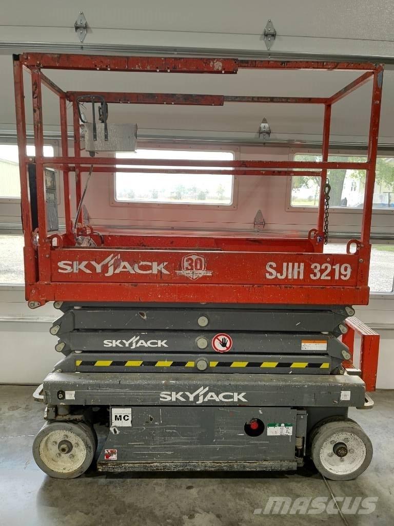 SkyJack SJ III 3219 Saksilavat