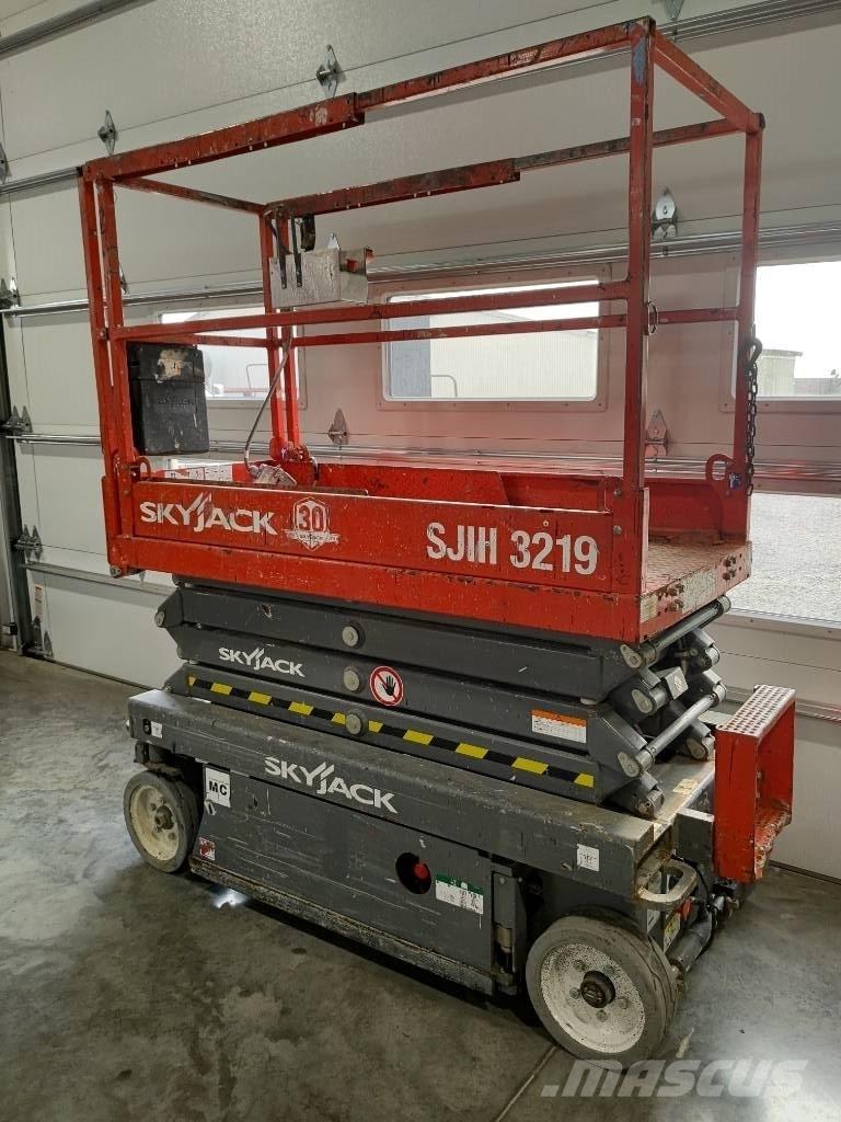 SkyJack SJ III 3219 Saksilavat