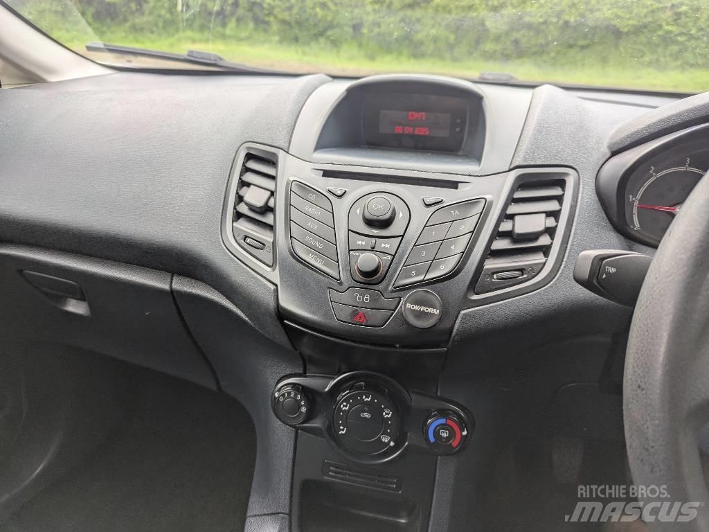 Ford Fiesta Van Pakettiautot