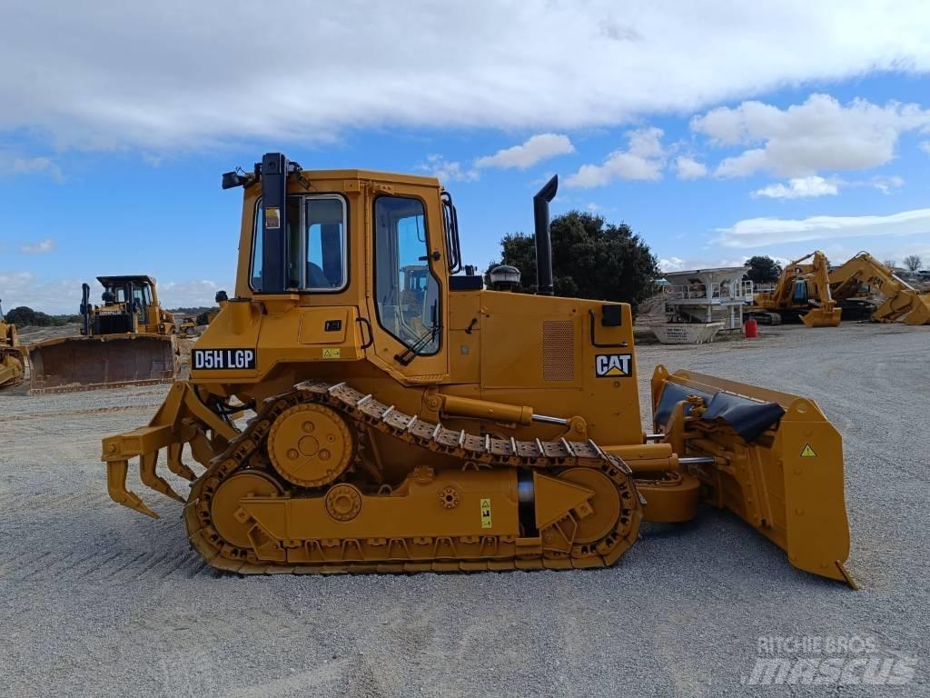 CAT D5H Telaketjupuskutraktorit
