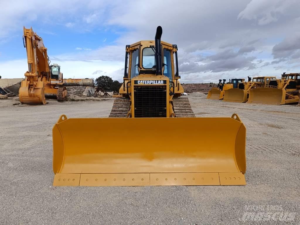 CAT D5H Telaketjupuskutraktorit