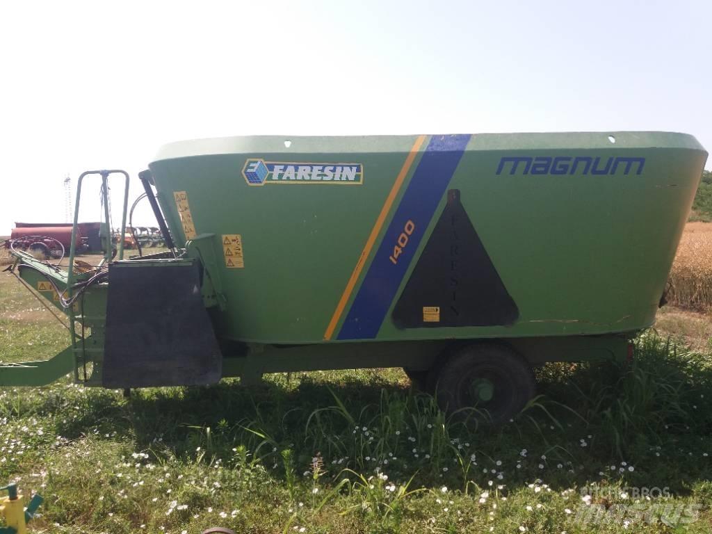 Faresin TMR-V-D 1400 Rehuvaunut