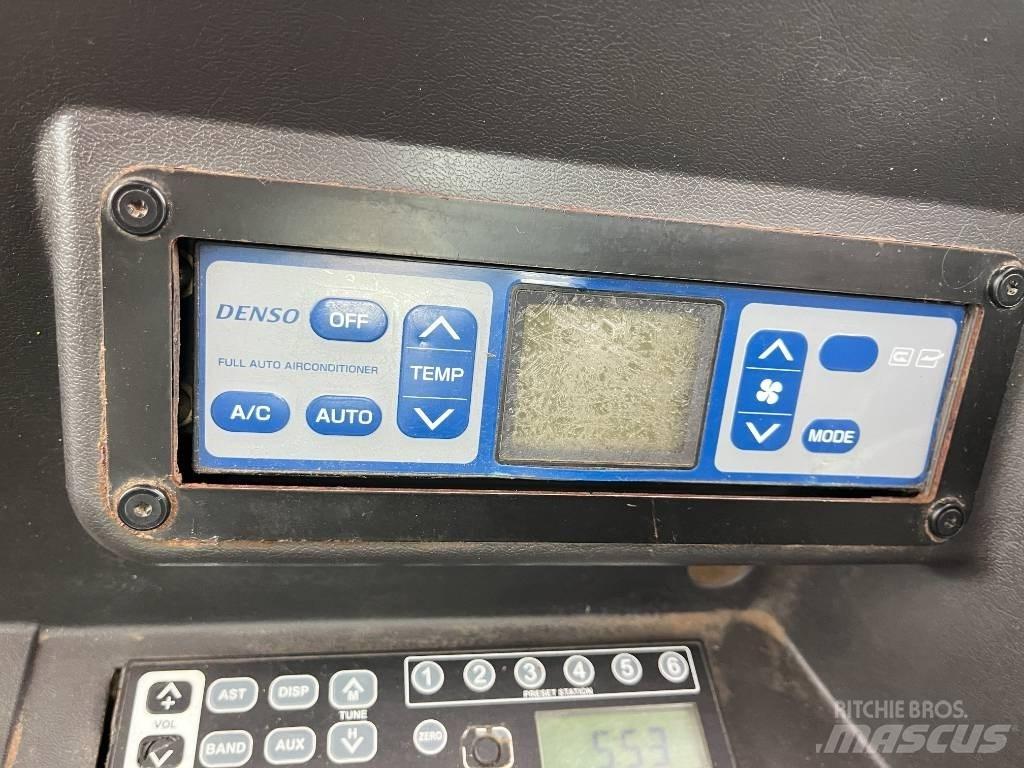 Takeuchi TB 295W Pyöräkaivukoneet