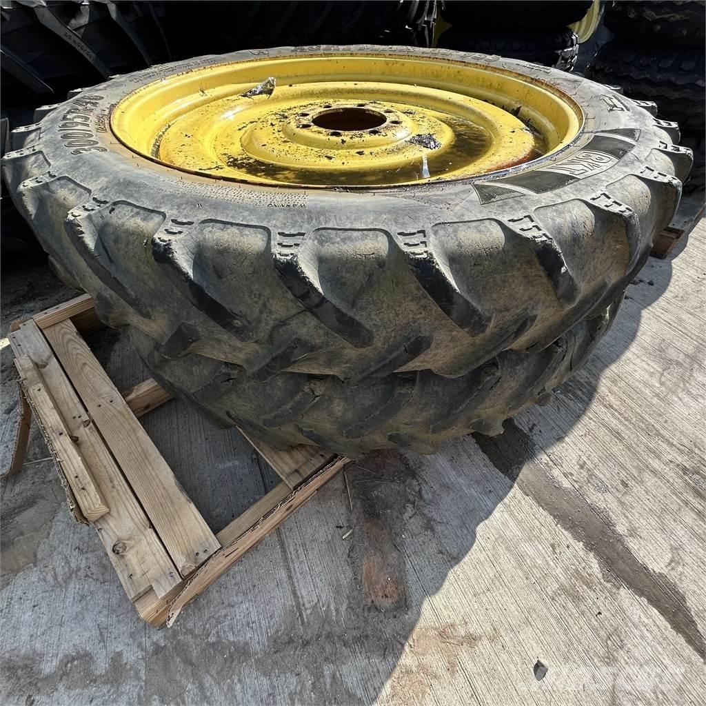  300/95R46 Renkaat ja vanteet
