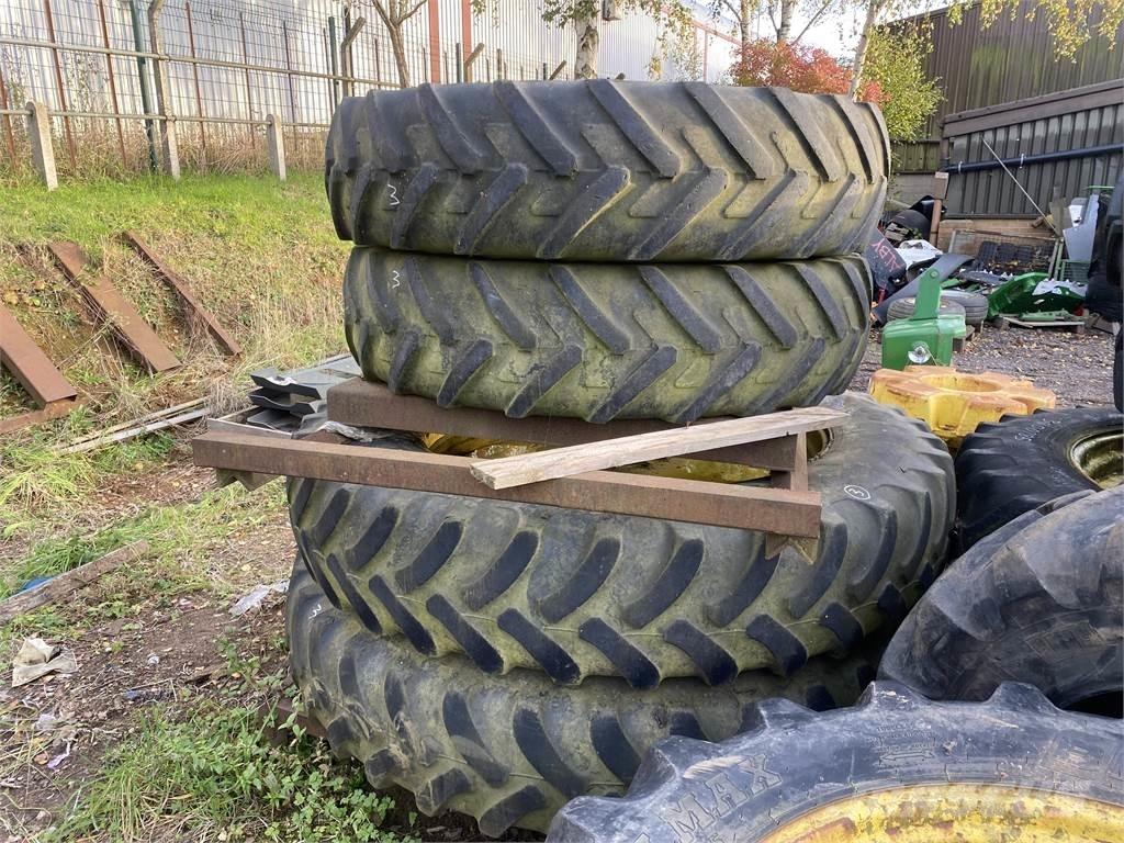  380/105R50 Renkaat ja vanteet