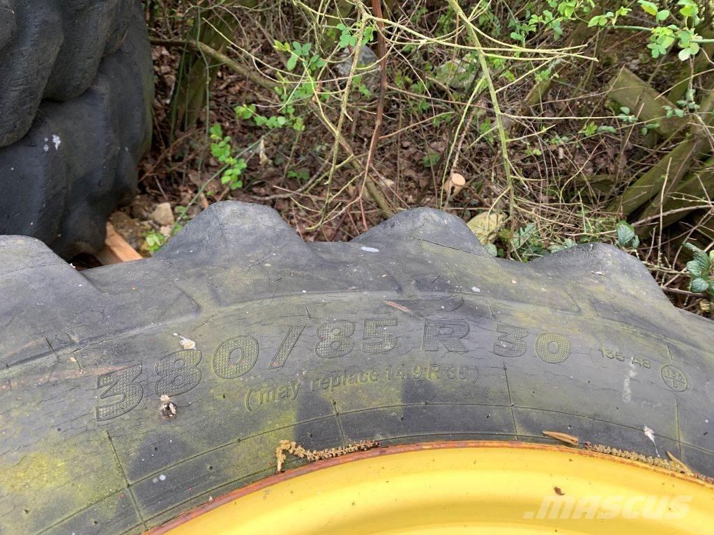  FRONT WHEELS Renkaat ja vanteet