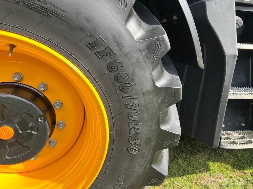 JCB 4220 FASTRAC Traktorit