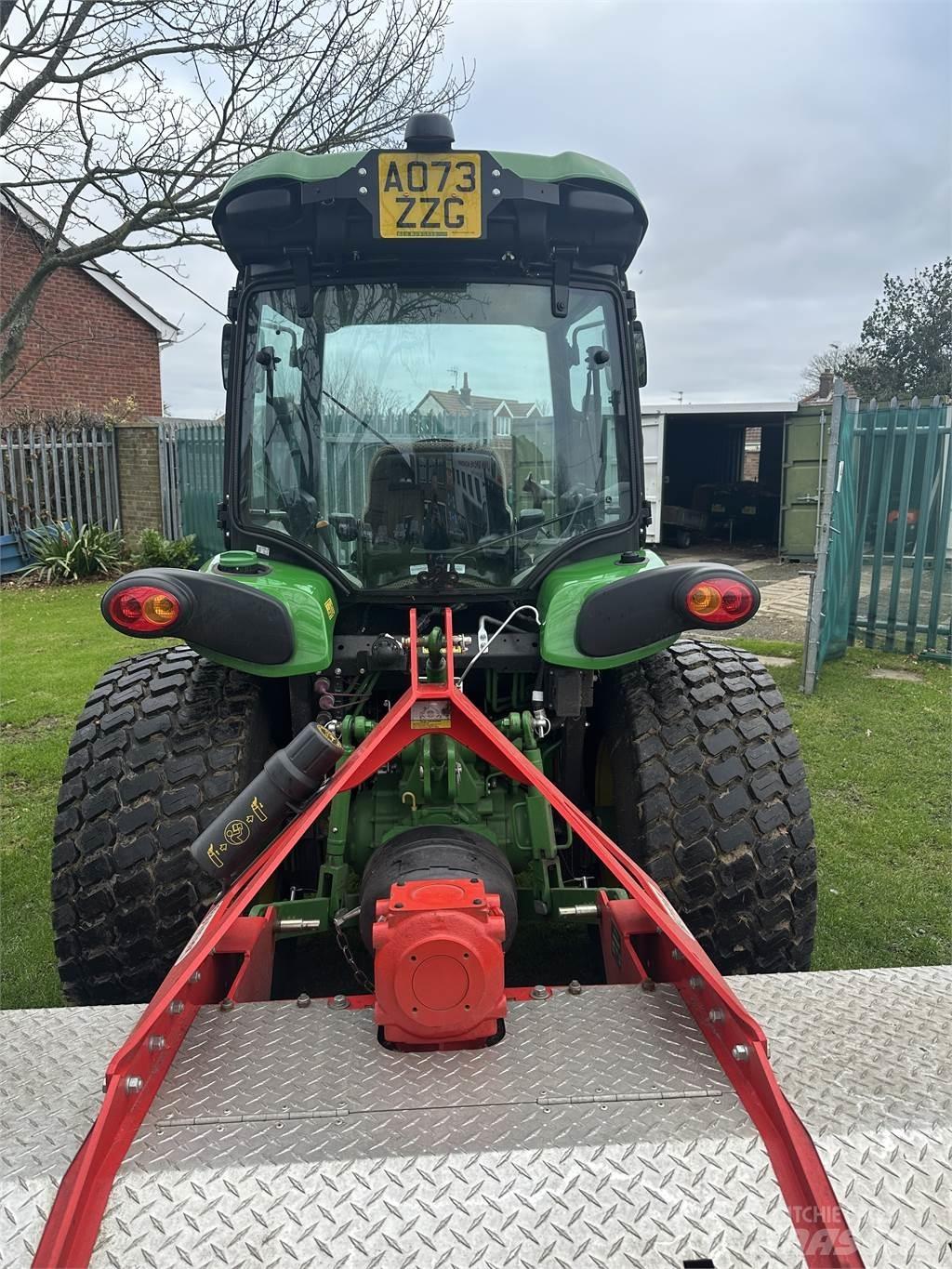 John Deere 4066R Taajamatraktorit
