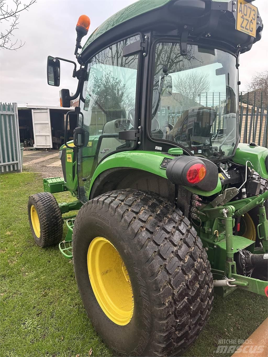 John Deere 4066R Taajamatraktorit