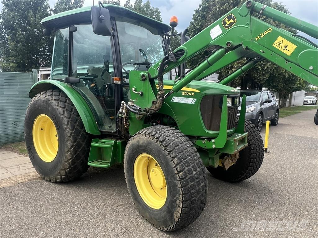 John Deere 5075E Traktorit