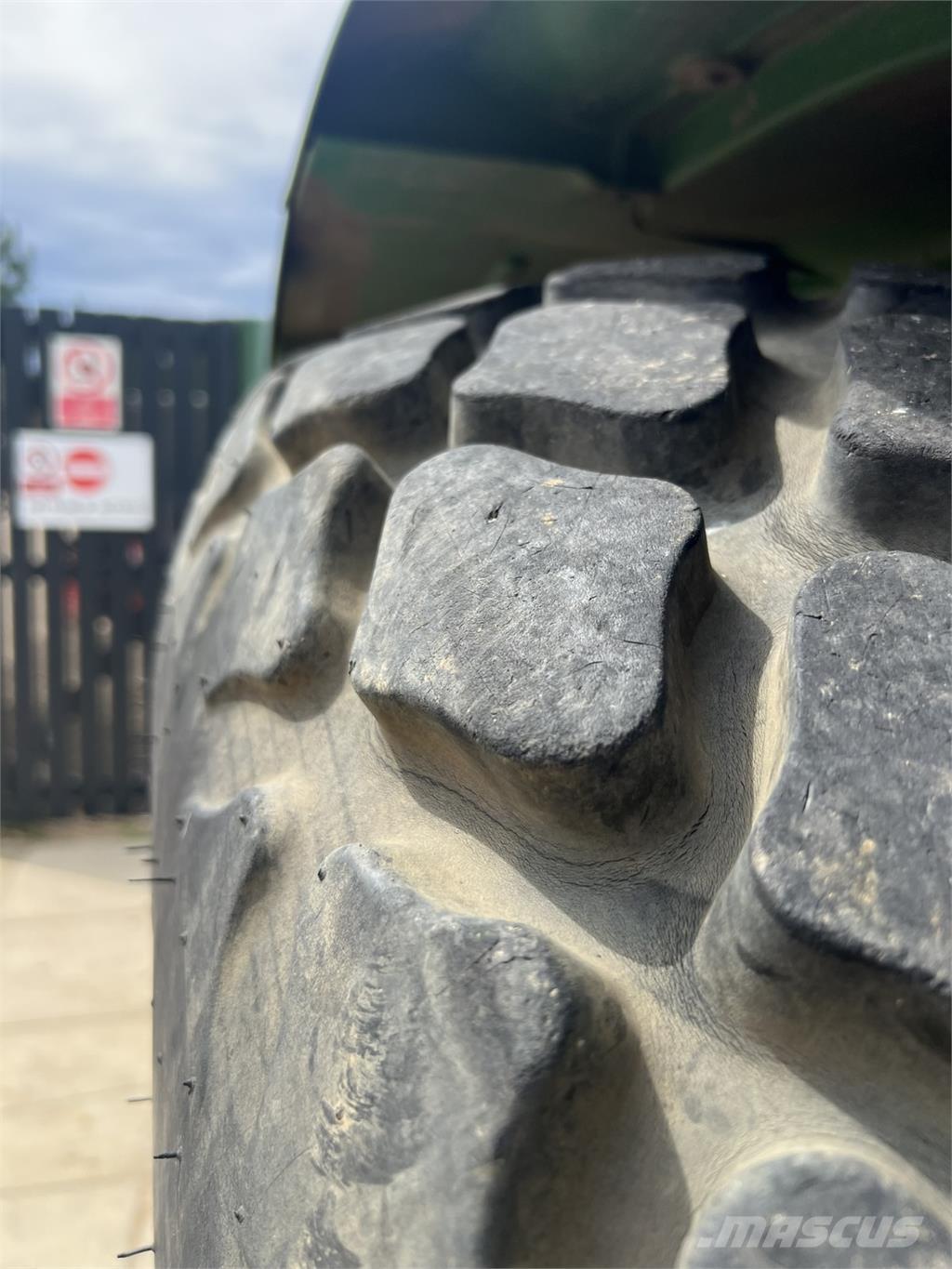 John Deere 5075E Traktorit