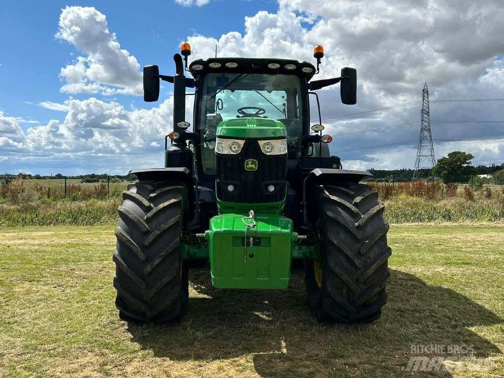 John Deere 6215R Traktorit