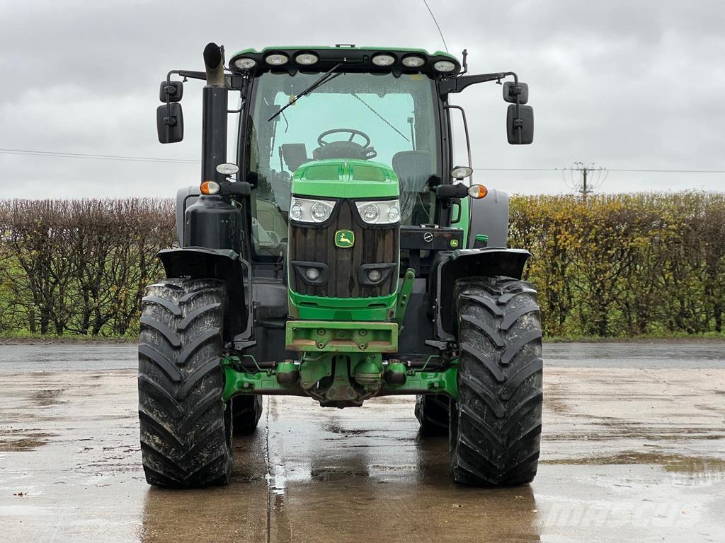 John Deere 6215R Traktorit