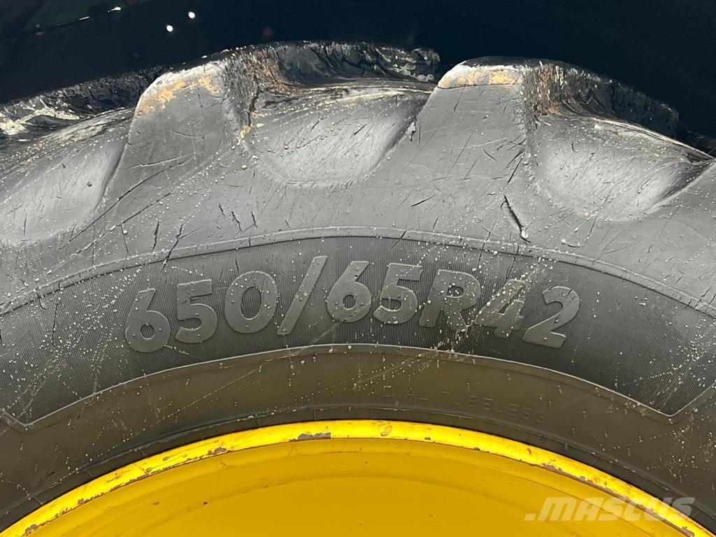 John Deere 6215R Traktorit