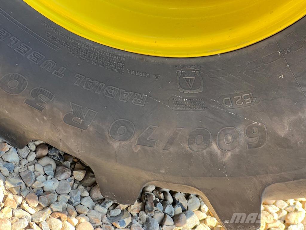 John Deere 6250R Traktorit