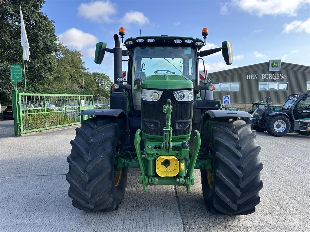John Deere 6R215 Traktorit