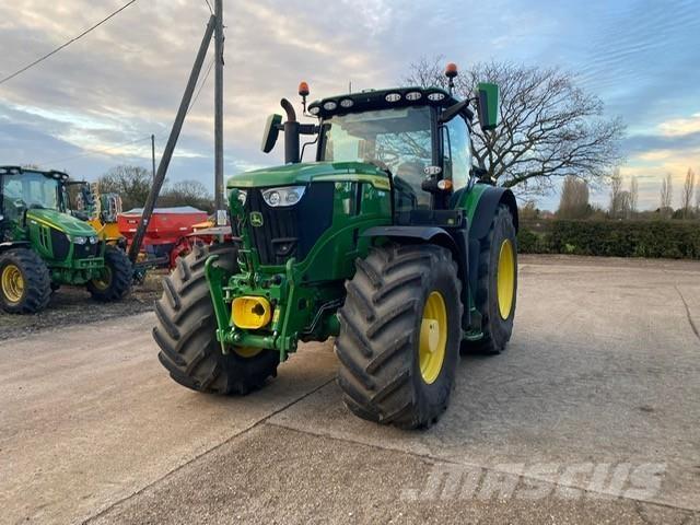 John Deere 6R215 Traktorit